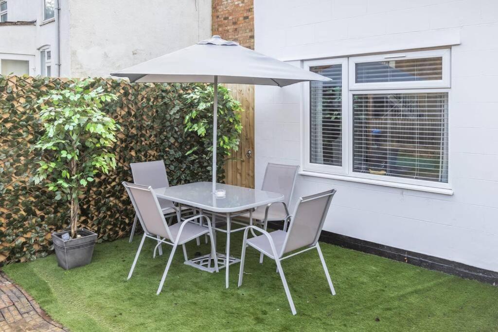 Rugby Coach House, Central Location, 5 Star Rating Exterior photo